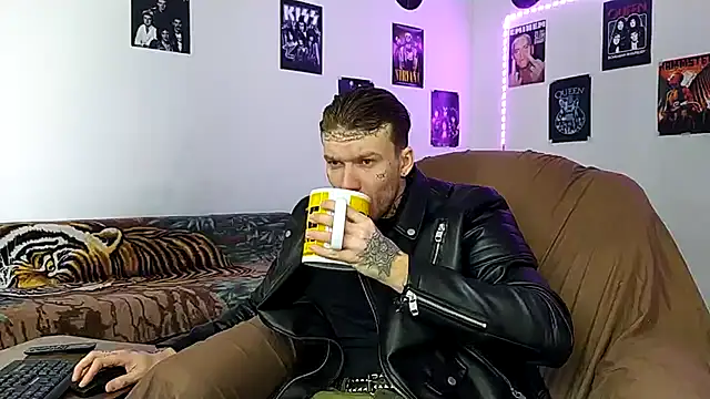 Huntall77 online show from January 10, 6:40 am