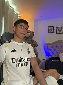 estebanperez 26 online show from June 23, 7:39 pm
