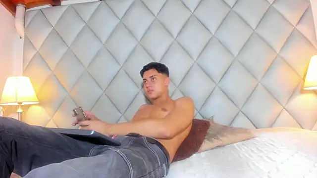 ZeusBrant online show from April 23, 2:08 pm