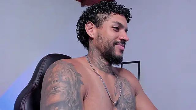 LuigiVitale 1 online show from March 18, 1:19 am