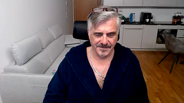 Buidapest online show from November 22, 4:12 am