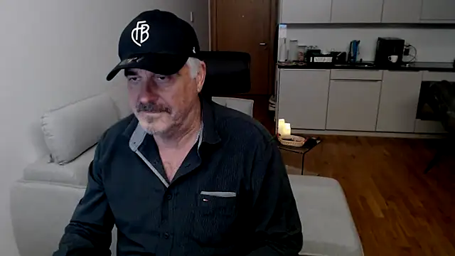 Buidapest online show from November 18, 9:17 pm