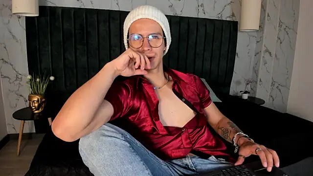 Brandon starkk online show from November 26, 11:57 am