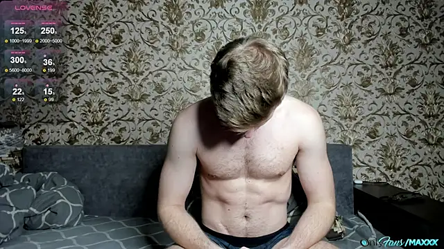 Maxhornyblondieman online show from April 19, 6:32 pm