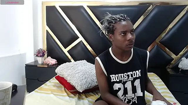 NoahJhonson69 online show from June 5, 11:38 am