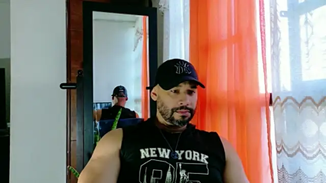 musclehetero online show from July 28, 11:50 am