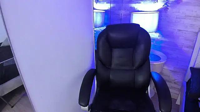 Emir Ozan  online show from February 11, 8:25 pm