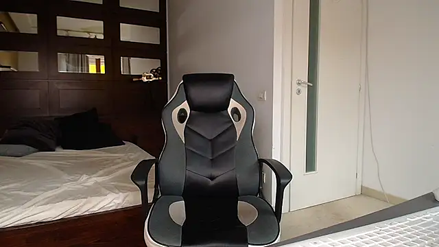 ElijahThorne online show from February 7, 10:00 am