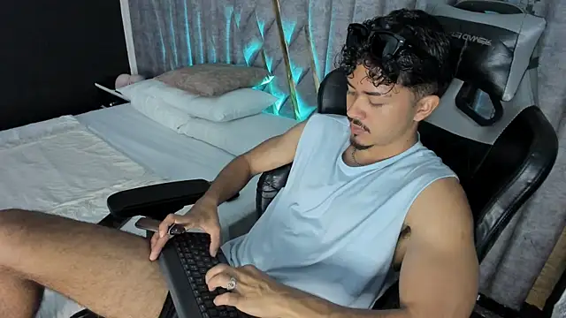 NicolaiKarav online show from April 24, 12:40 pm