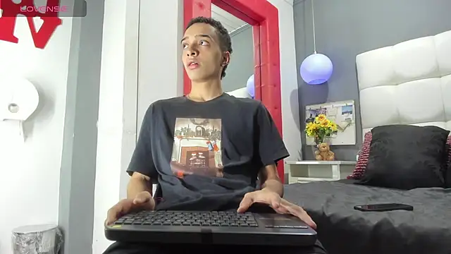 Tommy444  online show from November 24, 2:07 pm