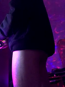 Malvino1934 online show from December 3, 9:43 pm