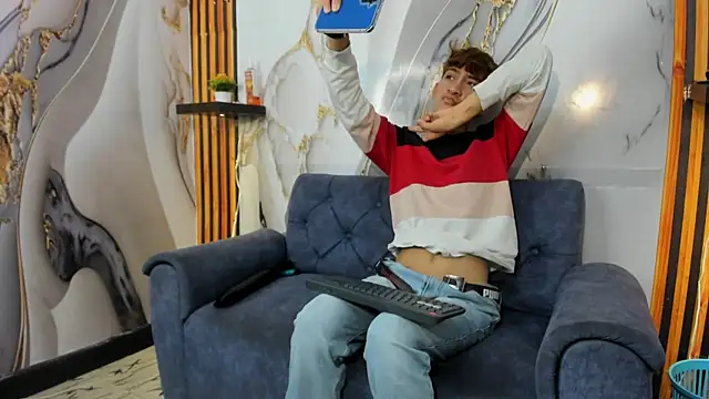 Alex LatinBoy18 online show from November 26, 9:40 pm