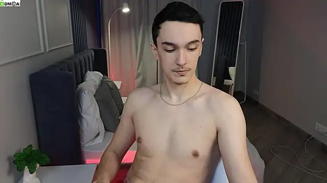 MoonlinSkinn online show from March 12, 1:13 am