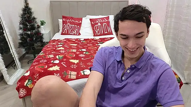 MoonlinSkinn online show from January 8, 1:00 am