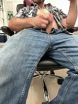 2addictivelyhorny online show from April 25, 7:44 am