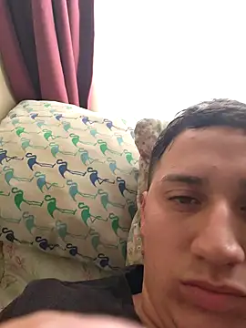 Alvarezz0202 online show from April 28, 8:35 pm