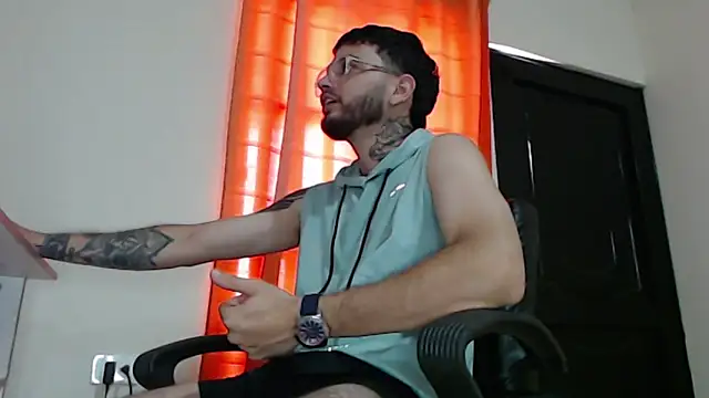 latin-dick18 online show from November 25, 6:32 pm