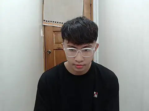 asiantwink0000 online show from December 18, 8:21 am