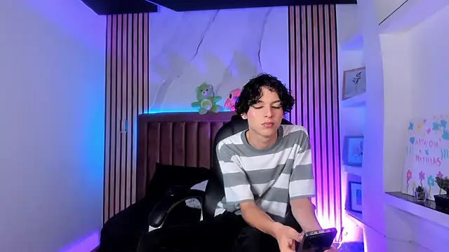 SthepanodiMonaco online show from April 18, 3:30 am