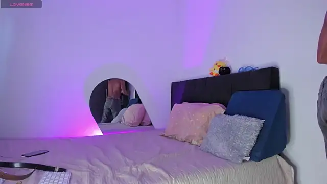 santinaughty online show from March 27, 9:16 pm