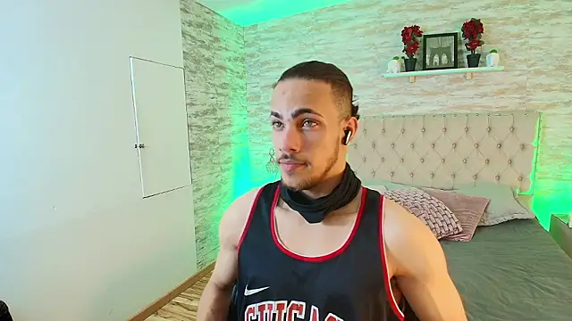 PatrickS25 online show from March 10, 4:07 am