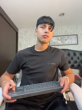 Lander Cruz online show from June 5, 6:14 pm