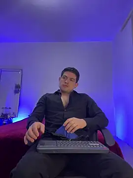 williamsmiiths16 online show from April 22, 11:48 am