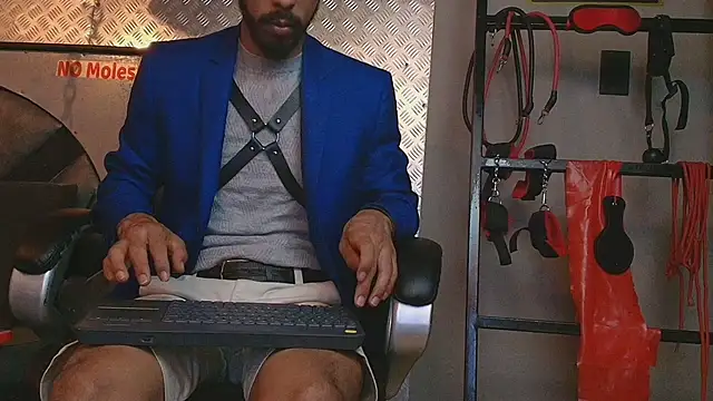 logan mercer online show from December 5, 3:46 am