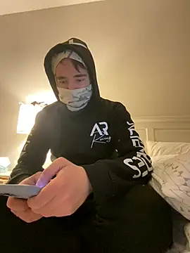 phantom898983 online show from April 28, 8:30 am