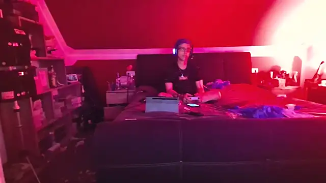 AskAveryAnything online show from July 2, 2:32 am
