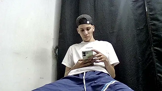 sam hotttt  online show from January 9, 6:40 am