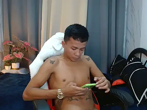 ur twinkKirk6969 online show from March 27, 2:05 am