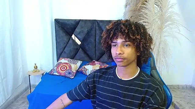 angelll18  online show from March 10, 8:48 pm