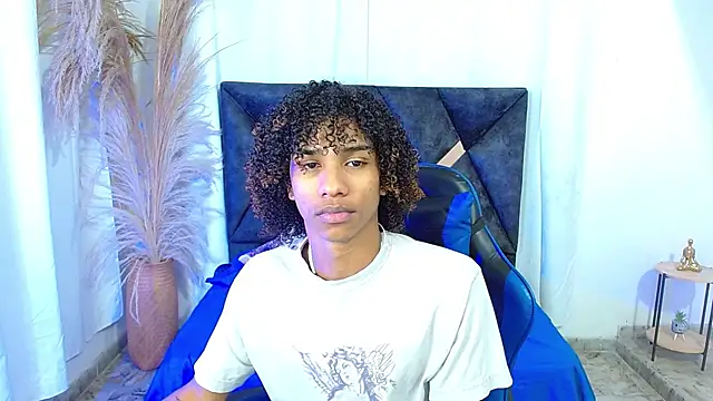 angelll18  online show from June 9, 8:32 pm