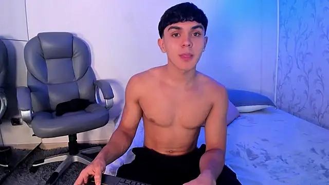  TaylorBlack online show from February 1, 11:42 am