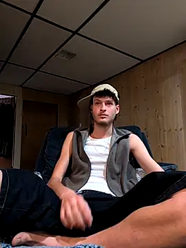 B8RHUNG online show from March 7, 5:00 pm