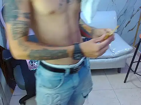 Boy tatto77 online show from July 14, 1:07 am