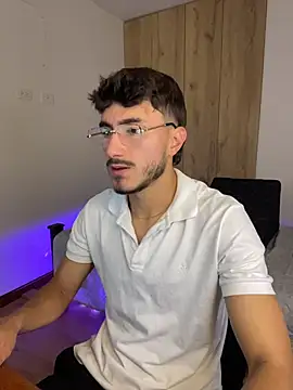 LIAM COLT online show from April 22, 7:07 pm