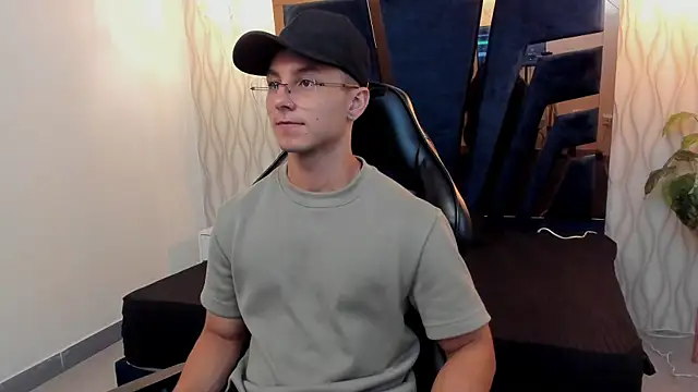 Noah Clarkk online show from April 2, 5:32 pm