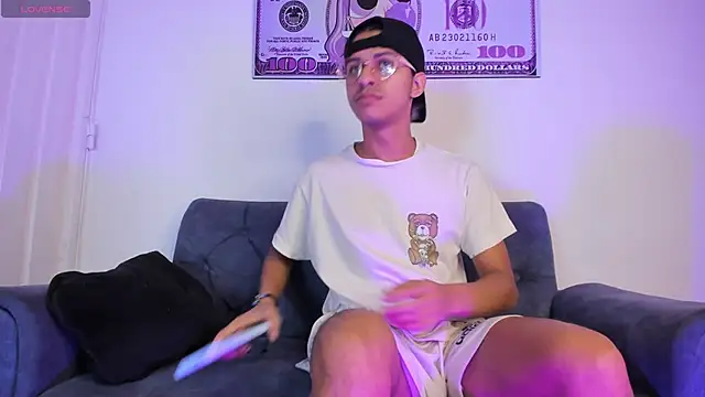 Victor LatinBoy online show from April 21, 11:38 am