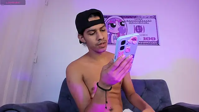 Victor LatinBoy online show from April 22, 1:27 pm