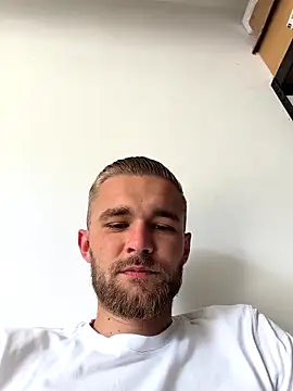 Benjamiinlt online show from May 3, 12:08 pm