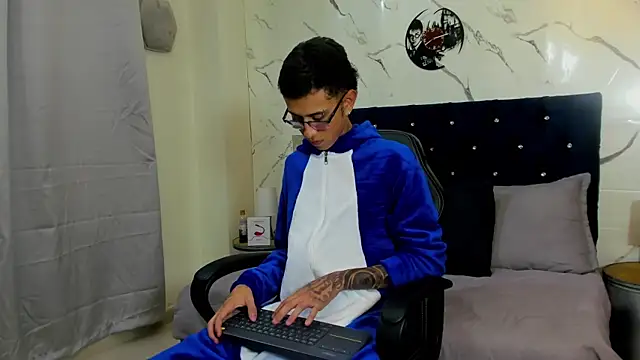 asher lux online show from April 21, 8:48 pm