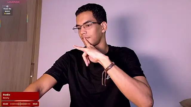 Pikashu7u7 online show from January 10, 6:45 pm