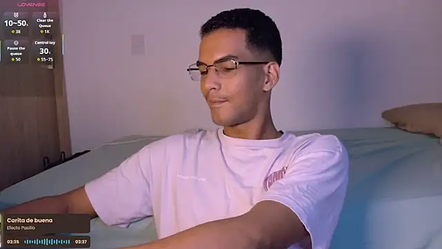 Pikashu7u7 online show from January 16, 3:42 am