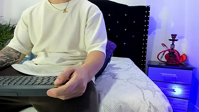 Liam saint online show from April 15, 1:11 pm