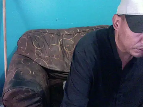 latinomoreno95 online show from June 6, 6:25 pm