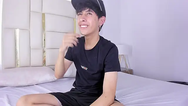 julian xx online show from July 23, 7:33 pm