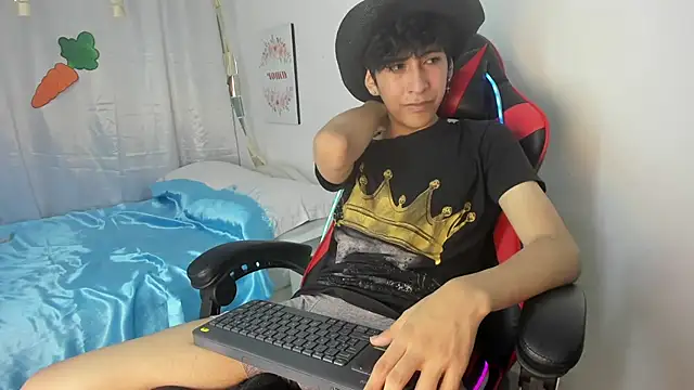 julian xx online show from April 8, 7:33 pm