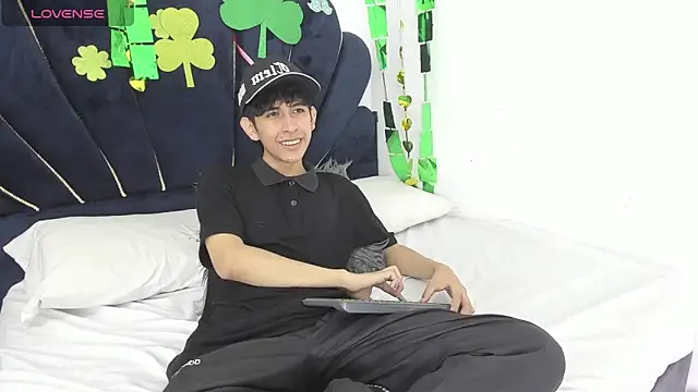 julian xx online show from March 3, 8:59 pm